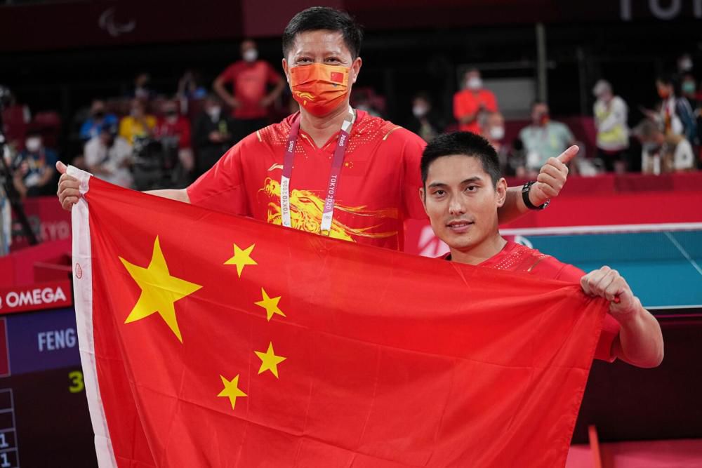 迪马利亚目前的合同将在2024年6月到期，对于这位阿根廷边锋的续约问题，施密特说道：“我们将努力让迪马利亚再为俱乐部效力一个赛季，这就是我们的计划。